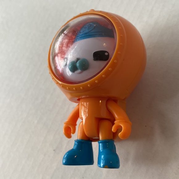 2/$15 Octonauts captain barnacles figure - Picture 3 of 5